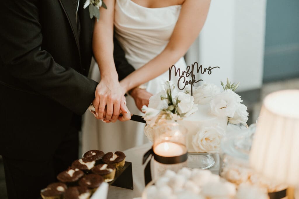 Bride and groom cut the cake at Brookside country club luxury wedding. 
