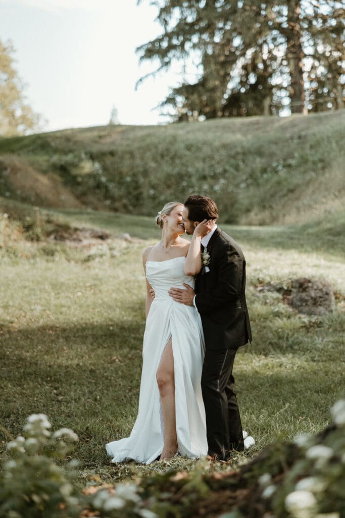 Classic bride and groom wedding portraits at Brookside Country Club PA